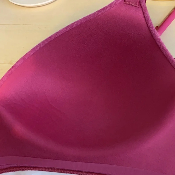 Victoria's Secret T Shirt Bra Lightly Lined and Wireless - Size 38D - Picture 6 of 8